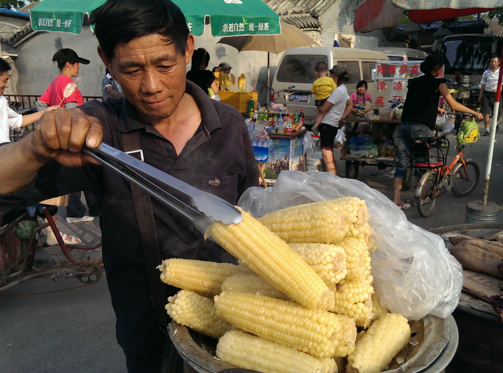 htc one[m7/802t 智能手机 实拍 卖玉米的商贩